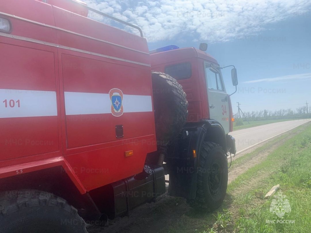 Спасатели МЧС России приняли участие в ликвидации ДТП на автодороге Россошь-Старобельск Ровеньского района